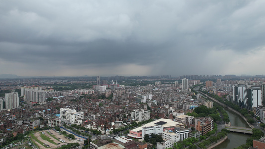 航拍城市局部下雨景观 视频