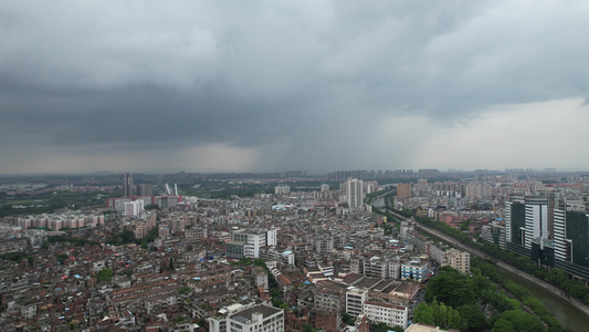 航拍城市局部下雨景观 视频