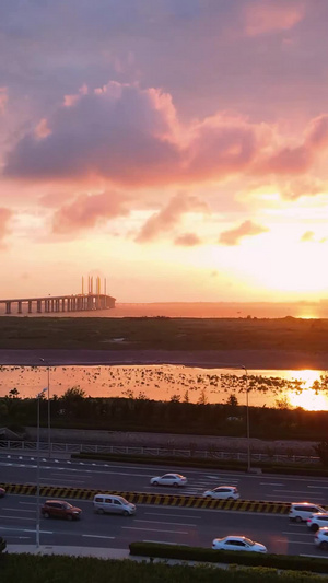 航拍青岛胶州湾大桥的火焰夕阳火焰红155秒视频