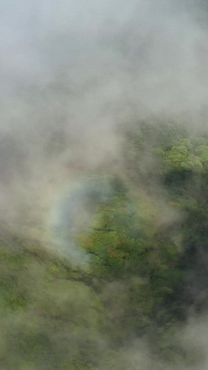 云海中的佛光航拍视频喀斯特地貌24秒视频
