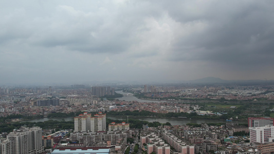 大雨来临前的城市视频