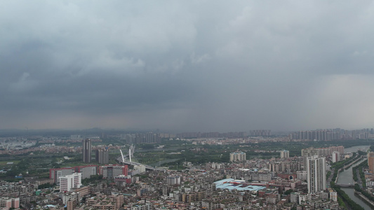 大雨来临前的城市视频