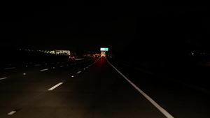 洛杉矶繁忙的高速公路在夜间21秒视频
