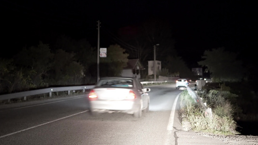 夜间在农村公路上驾驶视频