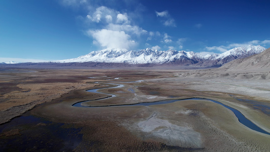 新疆喀什塔县帕米尔高原塔合曼湿地和慕士塔格峰视频