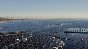 荷兰鹿特丹湖上的浮动太阳能电池板37秒视频