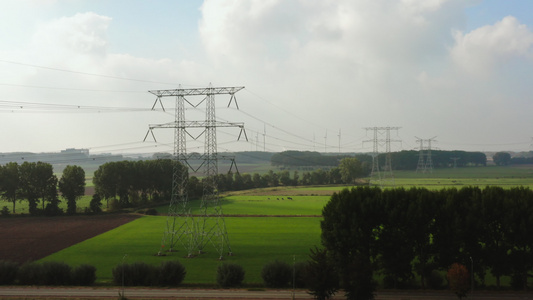 荷兰奥斯特豪特绿地中的电塔视频