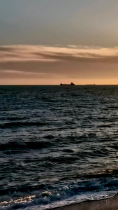 海边黄昏日落海浪拍打沙滩空镜头视频素材视频