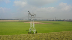 荷兰奥斯特豪特绿地中的电塔25秒视频