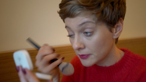 在家化妆的女人，柏林，德国15秒视频