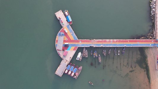 大海海浪海边游船沙滩航拍视频