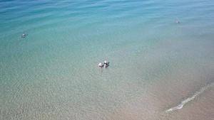 绿松石清澈的海水光波和自由海滩12秒视频