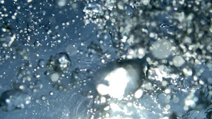 气泡的水下视图21秒视频