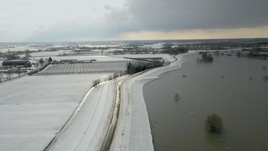 荷兰海尔德兰被积雪淹没的景观视频