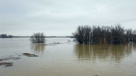 被洪水淹没的乡村景观视频
