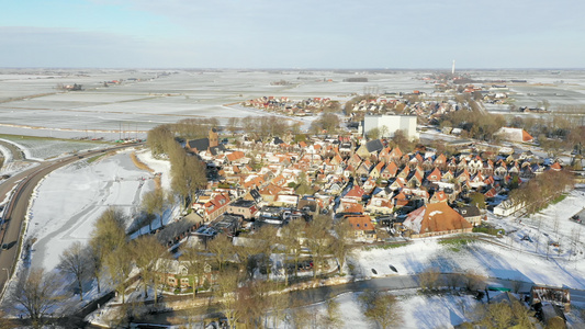 荷兰被雪覆盖的城市和田野视频