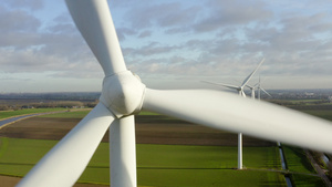 田野中的风力涡轮机，荷兰北布拉班特 Oud Gastel23秒视频