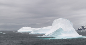 海中的冰山布朗布拉夫南极半岛南极洲11秒视频