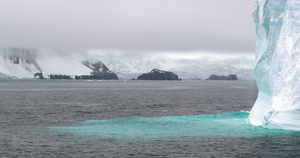 冰山和积雪的海岸17秒视频