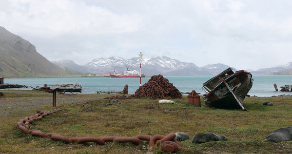 废弃捕鲸站生锈的沉船和链条视频