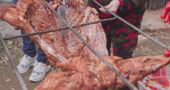 农家春节聚会民风烧烤火全羊肉年 4k实拍视频