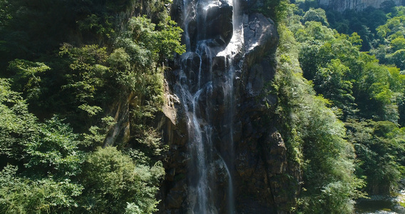 5A级太白山景区飞天瀑布航拍视频