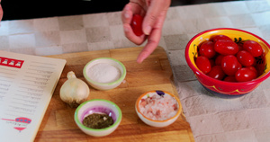 厨师直播拍摄如何制作茄子21秒视频