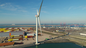 在港口的风力涡轮机31秒视频