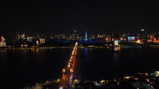 4K航拍湖北武汉长江大桥夜景视频