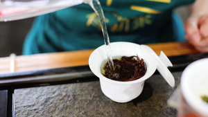 茶艺倒茶沏茶喝春茶21秒视频