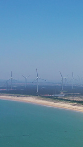 海边的风力发电机航拍视频绿色能源视频