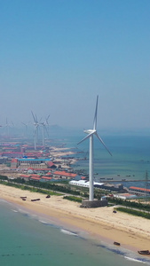 海边的风力发电机航拍视频新能源视频