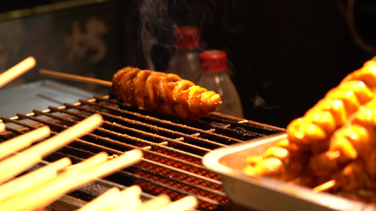 夏天烧烤烤串制作过程实拍视频视频