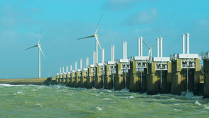 码头和风力涡轮机21秒视频