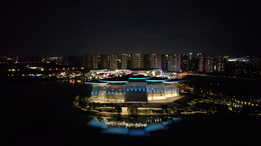 江苏无锡大剧院夜景灯光航拍视频