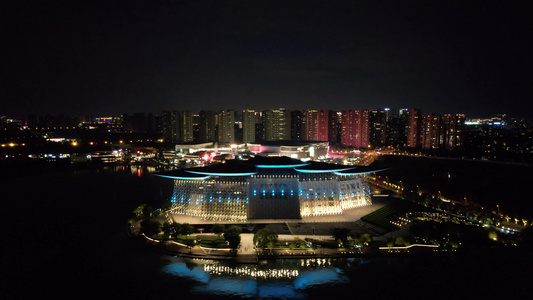 江苏无锡大剧院夜景灯光航拍视频