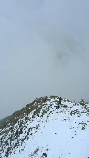 巴郎山雪山航拍航拍中国7秒视频