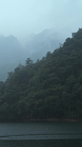 湖南4A级旅游景区张家界宝峰湖雨天游船自然风光素材张家界素材视频