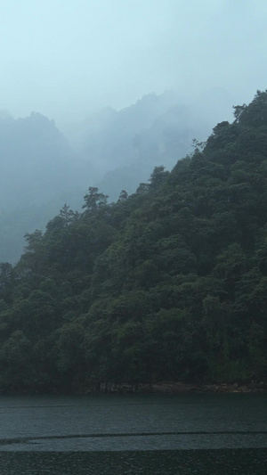 湖南4A级旅游景区张家界宝峰湖雨天游船自然风光素材张家界素材83秒视频