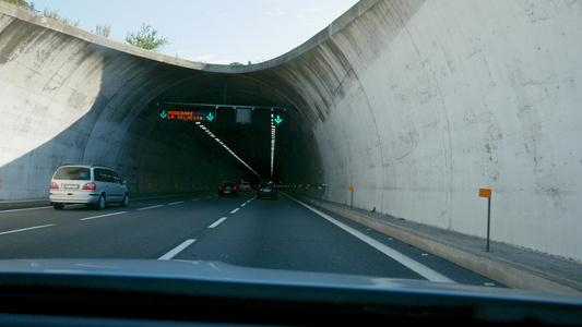 开车穿过隧道视频