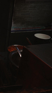 素材慢镜头升格拍摄城市宵夜美食中式铁板烧烤火焰牛肉制作过程视频