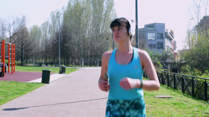 慢跑的女人15秒视频