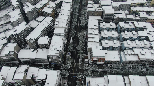 航拍冬天城市雪景视频