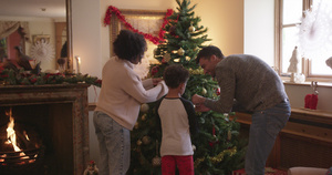 家庭装饰圣诞树25秒视频