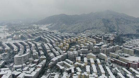 航拍冬天城市雪景视频