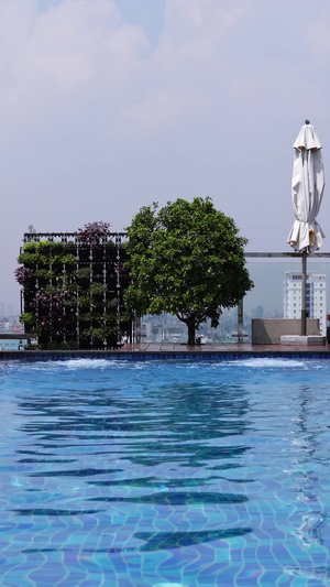 越南酒店高空泳池20秒视频