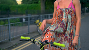 骑自行车的女人6秒视频