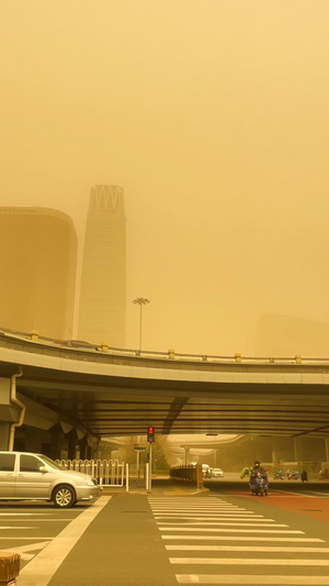 实拍沙尘暴北京国贸中国尊30秒视频