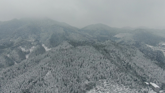 航拍冬天大山雪景视频