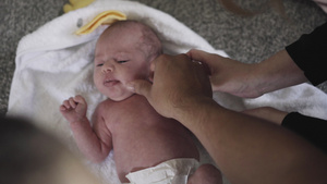 新生婴儿25秒视频